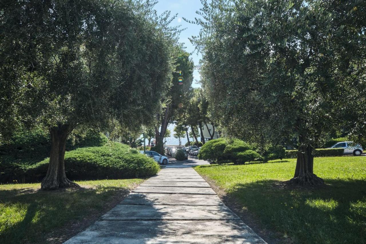 Appartamento Floriana Дезенцано-дель-Гарда Экстерьер фото